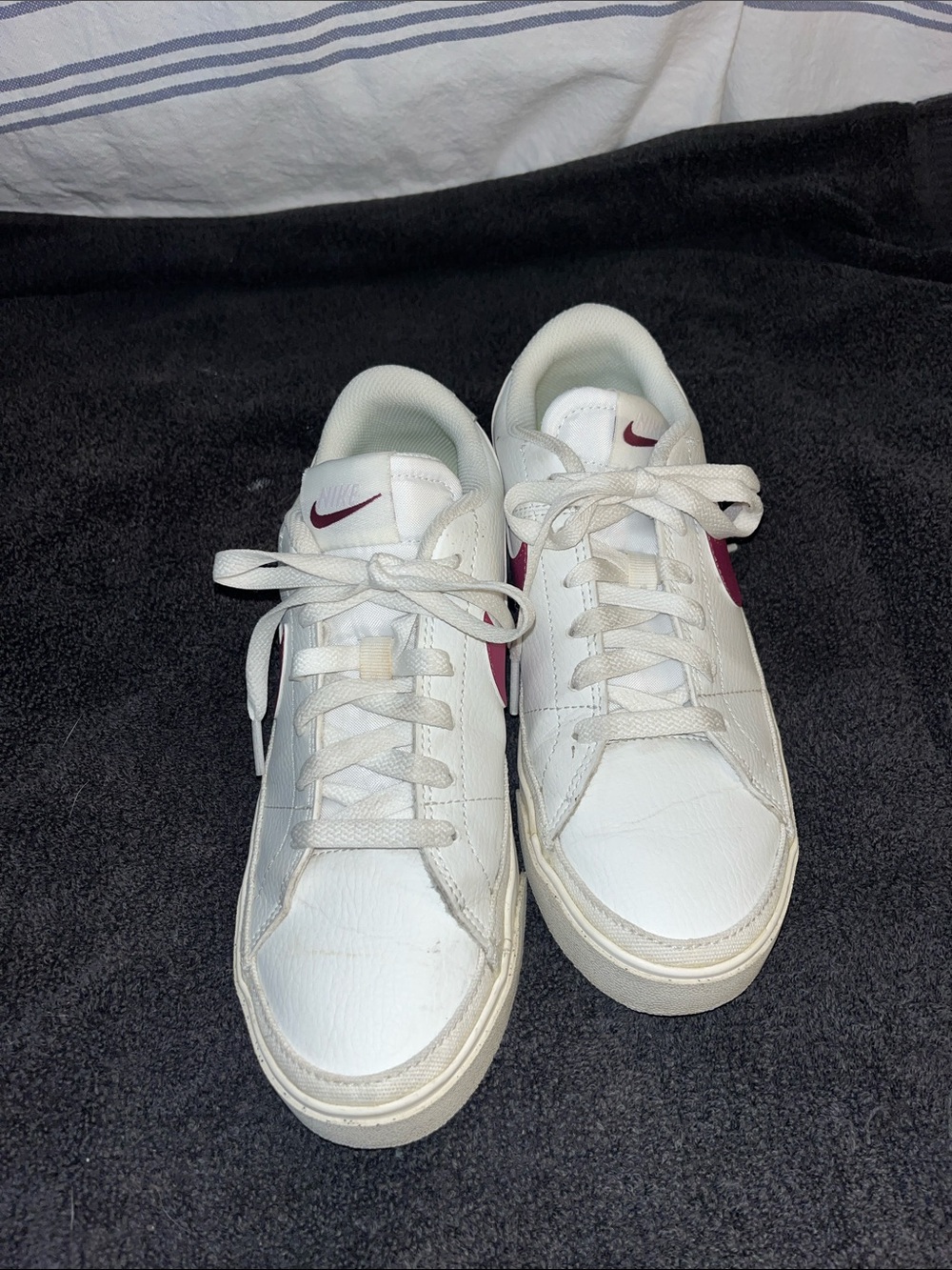 Nike White Low-Top Sneakers with Maroon Swoosh - Picture 2 of 4